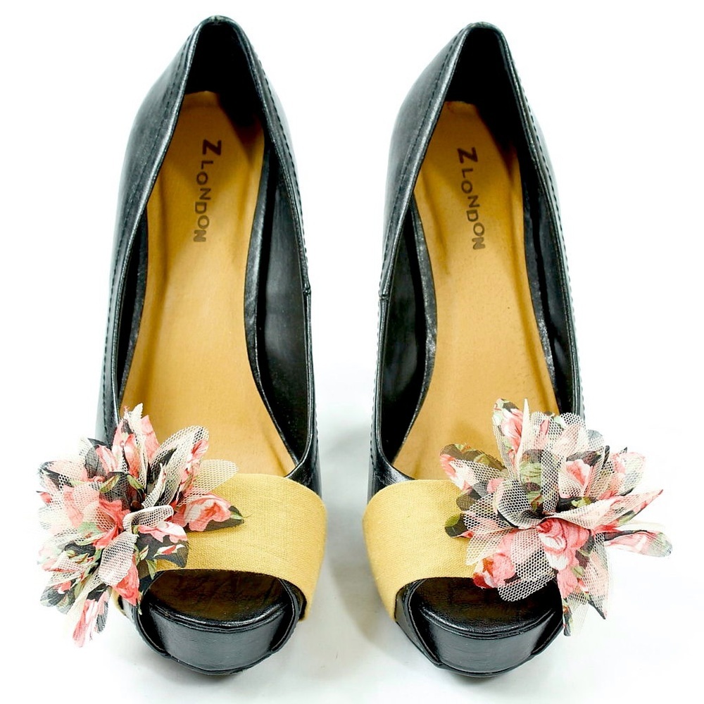 Z LONDON Black Heels with cute details